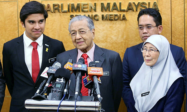 Prime Minister Tun Dr Mahathir Mohamad at a press conference in parliament today — BBXpress
