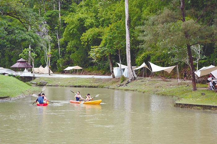 $!Canoeing is a must-try at the park. – HAZIQUE ZAIRILL/THESUN