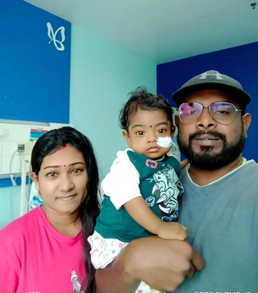 Ilavarsee and Alex with Evelyn. – Pic courtesy of Ilavarsee Muniandy and Alex Santhana