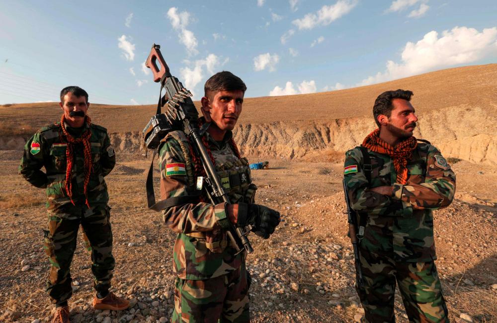 Kurdish Peshmerga fighters affiliated with the Kurdistan Freedom Party (PAK), man a position near town city of Altun Kupri (Perdi), north of Kirkuk, in Iraq's autonomous Kurdistan region, on November 23, 2022. - AFPPIX