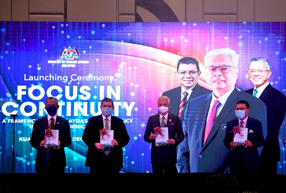 Prime Minister Datuk Seri Ismail Sabri Yaakob (second, right) having a group photo with Foreign Minister Datuk Saifuddin Abdullah (second, left), Deputy Foreign Minister Datuk Kamarudin Jaffar (left) during the Launching Ceremony Focus In Continuity ‘A Framework For Malaysia’s Foreign Policy In A Post-Pandemic World’ today. BERNAMApix