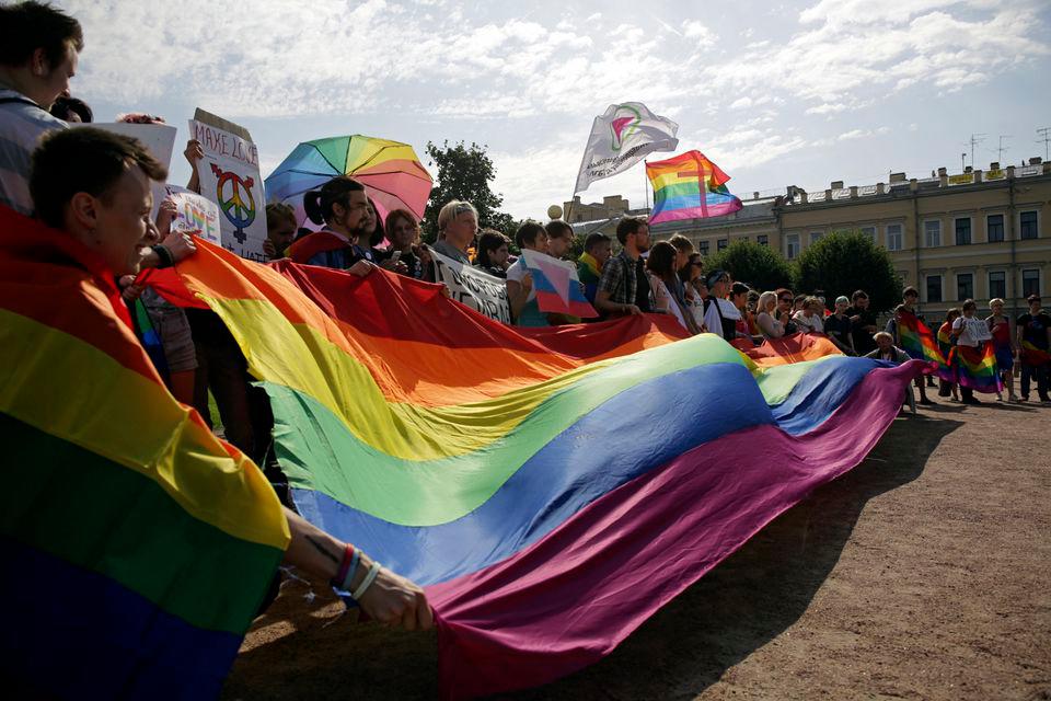 People take part in the LGBT (lesbian, gay, bisexual, and transgender) community rally “VIII St.Petersburg Pride” in St. Petersburg, Russia August 12, 2017. REUTERSPIX