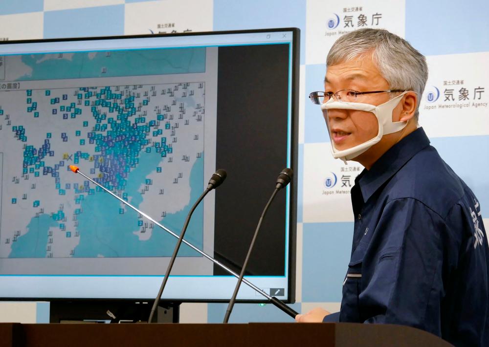 Japan Meteorological Agency earthquake and tsunami monitoring division chief Shinya Tsukada explains earthquakes with epicenters in Yamanashi prefecture on December 3, 2021 at the agency in Tokyo. Japan - AFPpix