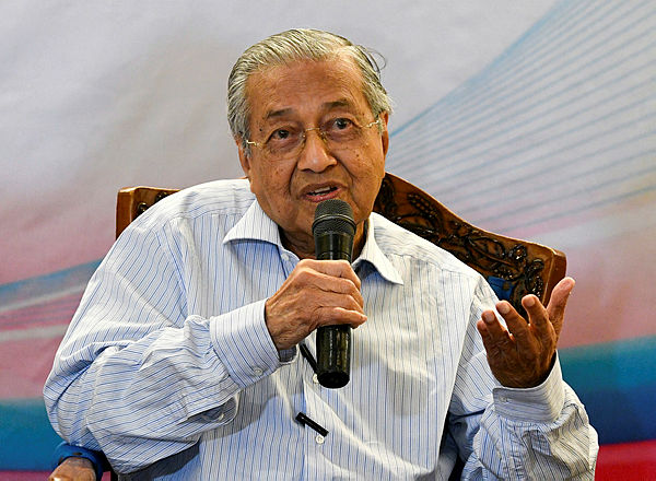 Prime Minister Tun Dr Mahathir Mohamad during the Continuation Rapid Transit System (RTS) Link between Johor Baru and Singapore Announcement Press Conference today. — Bernama