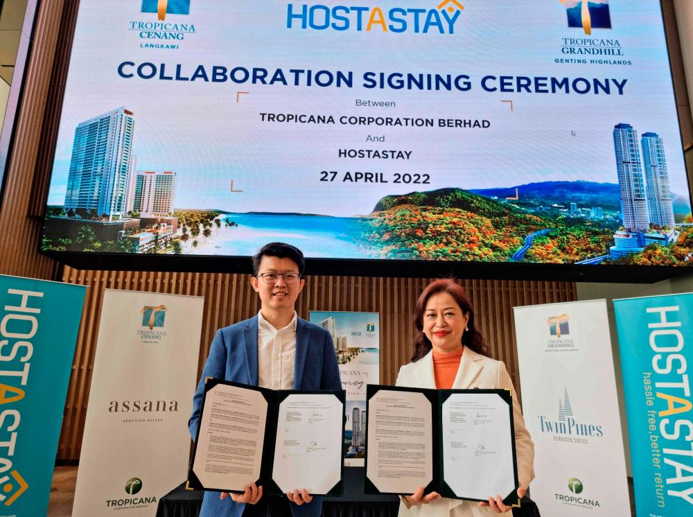 Lee (right) after inking the MoU with Oon.