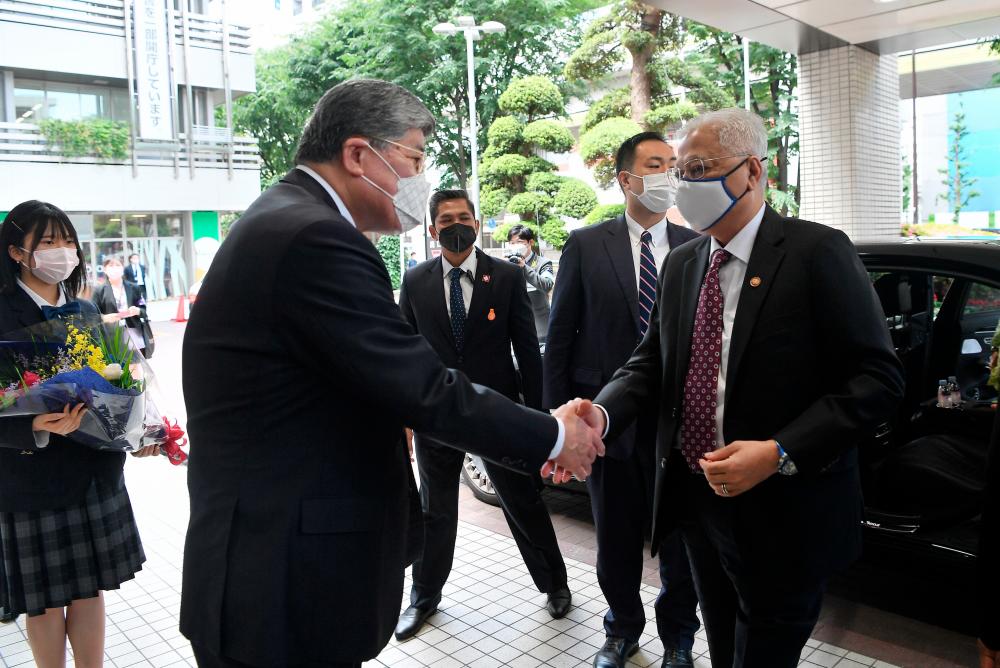 TOKYO, May 24 - Prime Minister Datuk Seri Ismail Sabri Yaakob (right) was greeted by Itabashi Mayor Takeshi Sakamoto as he arrived in Tokyo’s Itabashi City at a ceremony to celebrate his inaugural visit to Japan since holding the post of Malaysian Prime Minister at Itabashi City Hall on Tuesday. BERNAMAPIX