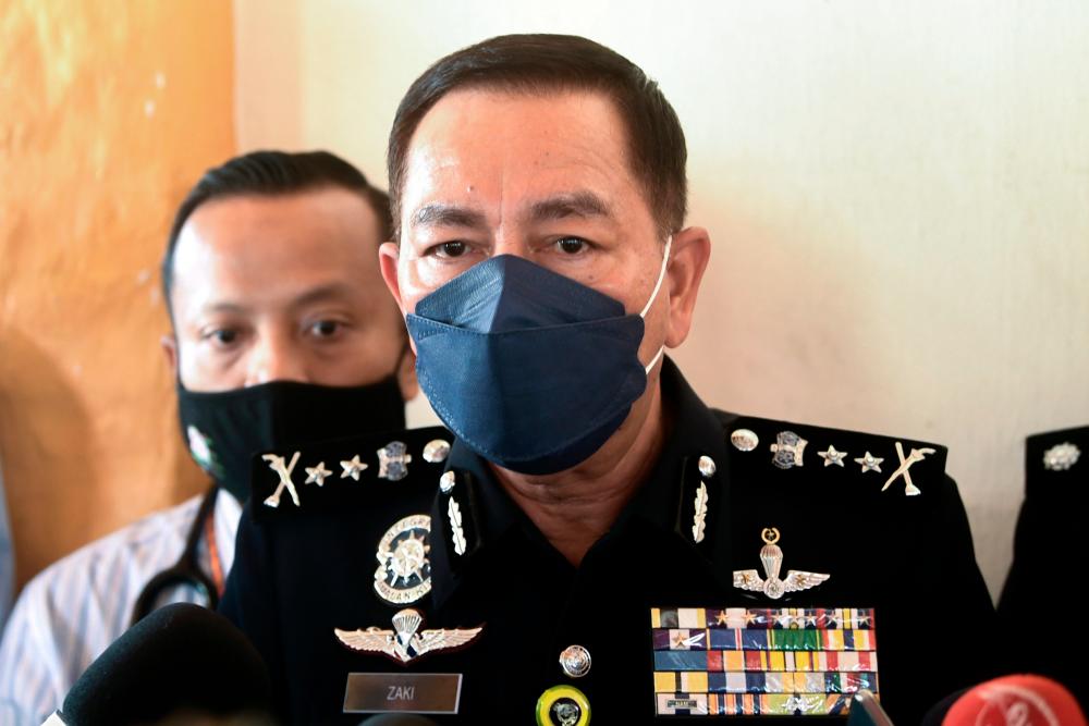 KOTA BHARU, June 21-Kelantan Acting Police Chief Datuk Muhamad Zaki Harun answered reporters’ questions after visiting a three-year-old boy who was reported to be critical due to drug content in his body and was receiving treatment here today. BERNAMAPIX