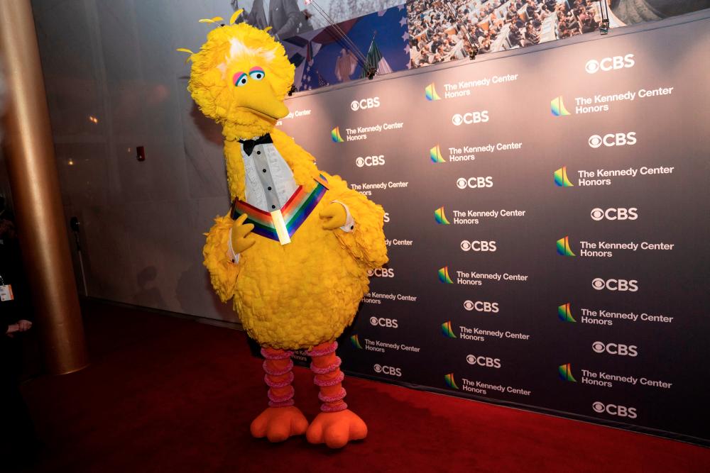 Kennedy Center honoree Sesame Street’s Big Bird poses for a photo on the red carpet at the Kennedy Center honorees gala in Washington, D.C., U.S., December 4, 2022. REUTERSPIX