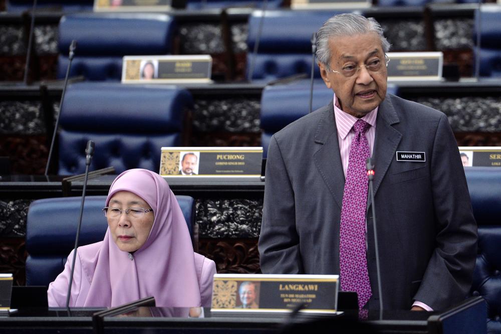 Prime Minister Tun Dr Mahathir Mohamad answers questions during today’s parliamentary sitting. - Bernama