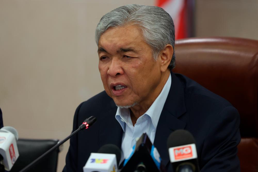 KUALA LUMPUR, March 20 — Deputy Prime Minister cum Rural Development and Regional Minister Datuk Seri Dr Ahmad Zahid Hamidi speaking at a media conference after the Youth Development Cabinet Committee Meeting at the Parliament House today. BERNAMAPIX