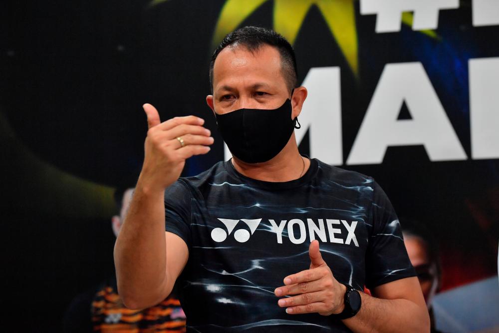 Former national player Roslin Hashim said Rexy Mainaky (pic) is more suitable to be on the court training the players, rather than receiving reports from other coaches. BERNAMApix