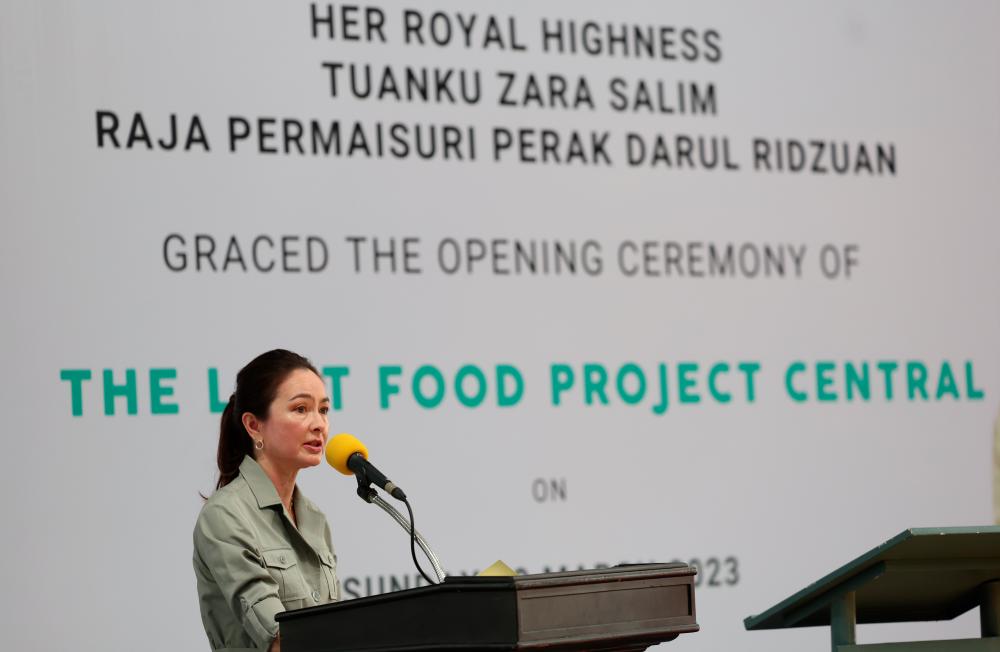 KUALA LUMPUR, Mar 19 -- Raja Permaisuri of Perak Tuanku Zara Salim while giving a speech before graced the opening of the Lost Food Project Central which operating food rescue charity at Jalan Tiga, Chan Sow Lin here today.- BERNAMAPIX