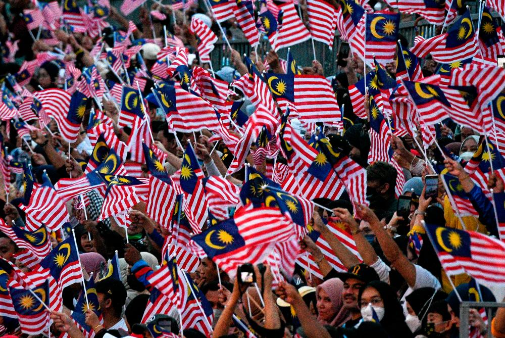 2022 National Day: Malaysian Family shows of strong together spirit