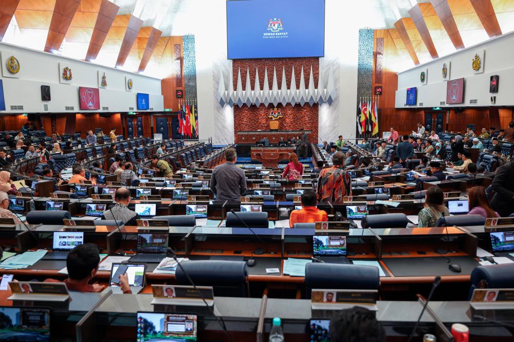 KUALA LUMPUR, May 25 -- The atmosphere during the split vote on the motion for meeting regulation 12 (1) at the Dewan Rakyat Conference at the Parliament Building today. BERNAMAPIX