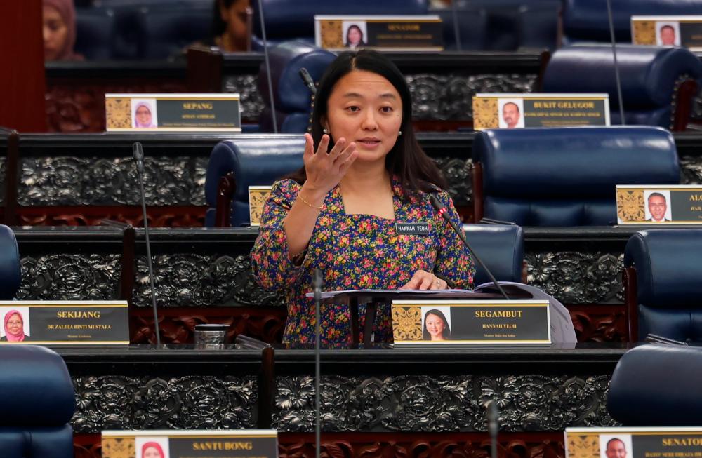 Menteri Belia dan Sukan, Hannah Yeoh ketika sesi perbahasan usul Kajian Separuh Penggal Rancangan Malaysia ke-12 (KSP RMK12) di Dewan Rakyat pada Sept 18 2023.   - fotoBERNAMA