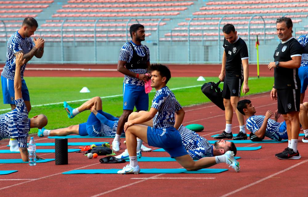 KUALA LUMPUR, Nov 24 -- The players from the Johor Darul Ta’zim (JDT) Football Team during a training session for the Malaysia Cup 2022 at the Cheras Stadium today. BERNAMAPIX