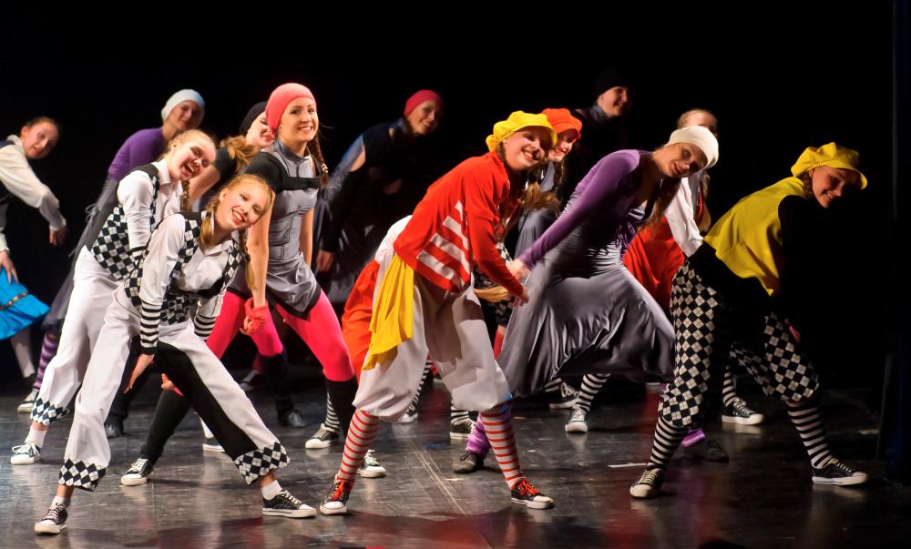 Musical theatre is a genre that applies stylistic and uses physical theater, still images, and ensemble acting. – 123RF