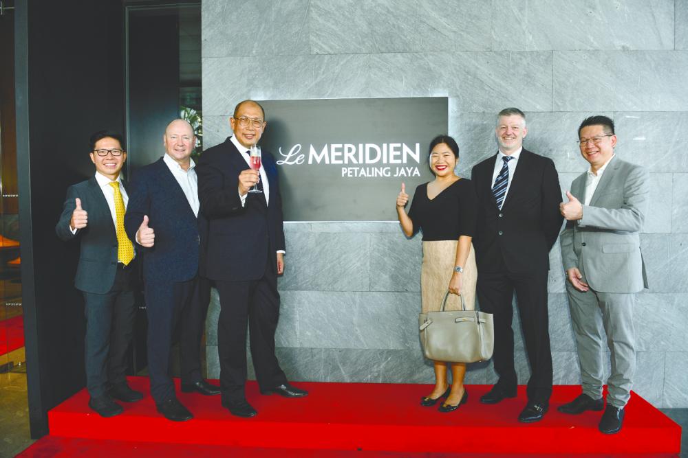 General Manager of Le Méridien Petaling Jaya Christopher Moore (2nd from left) with Marriott International representatives.