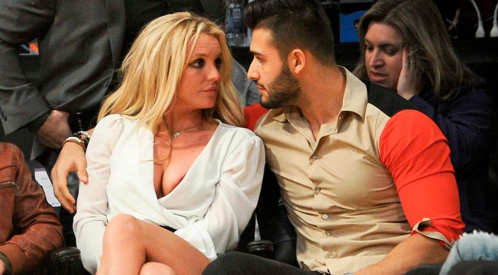 Spears and her fiance Asghari during a public appearance late last year. – AP