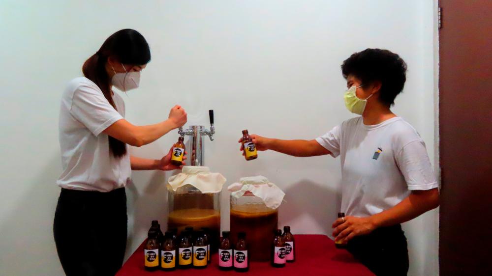 The F Series kombucha is a labour of love for friends Tan Shi Wen and Nadia Fadzil.