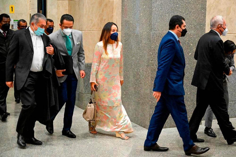 Nooryana Najwa (C), the daughter of Malaysia’s former prime minister Najib Razak (R), walks during a break in his appeal against his corruption conviction over the 1MDB financial scandal, at the federal court in Putrajaya, on August 23, 2022. AFPPIX