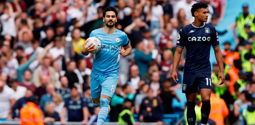 Manchester City’s Ilkay Gundogan (left) celebrates scoring their first goal during the English Premier League match against Aston Villa. – REUTERSPIX