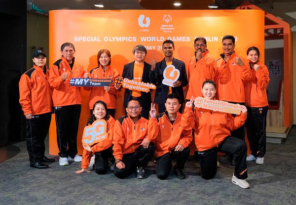 From left, standing: Lee Sher Li, Unified Partner; David Foo, SOM Committee; Connie Yee, National Director; Bernard Lee, Head of U Mobile Brand &amp; Marketing Services; Navin Manian, U Mobile Chief Marketing Officer; Dr Sivanesan Govindasamy, Head of Delegation and Deputy President of Special Olympics Malaysia; Bong Koi Sin, Assistant Head of Delegation and Sports Director of Special Olympics Malaysia; Lee Min, National Coordinator.