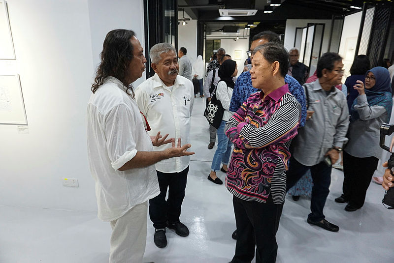 Tourism, Arts and Culture Minister Datuk Mohamaddin Ketapi (L) during the launch of the National Art Gallery branch in Langkawi, on March 30, 2019. — Bernama
