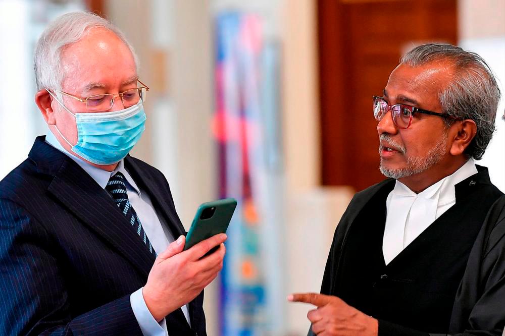 Today’s proceeding has been vacated because Tan Sri Muhammad Shafee Abdullah (right) has developed laryngitis, which made him lose his voice. BERNAMAPIX