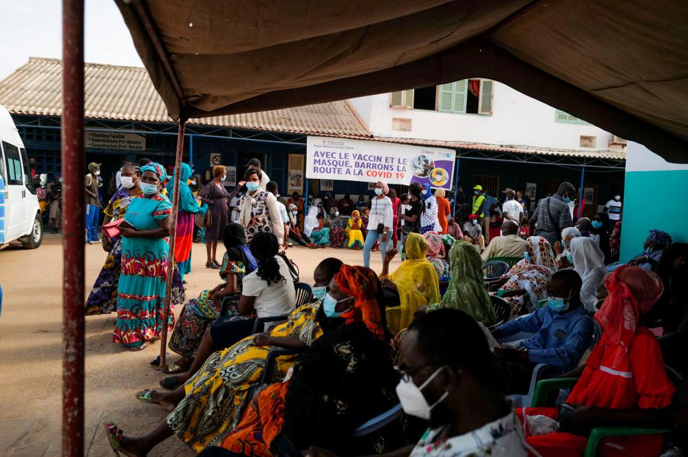 People wait to receive a dose of coronavirus disease (Covid-19) vaccine at Philippe Senghor Hospital in Dakar, amid a surge of coronavirus disease (Covid-19) cases in Senegal July 28, 2021. REUTERSPIX