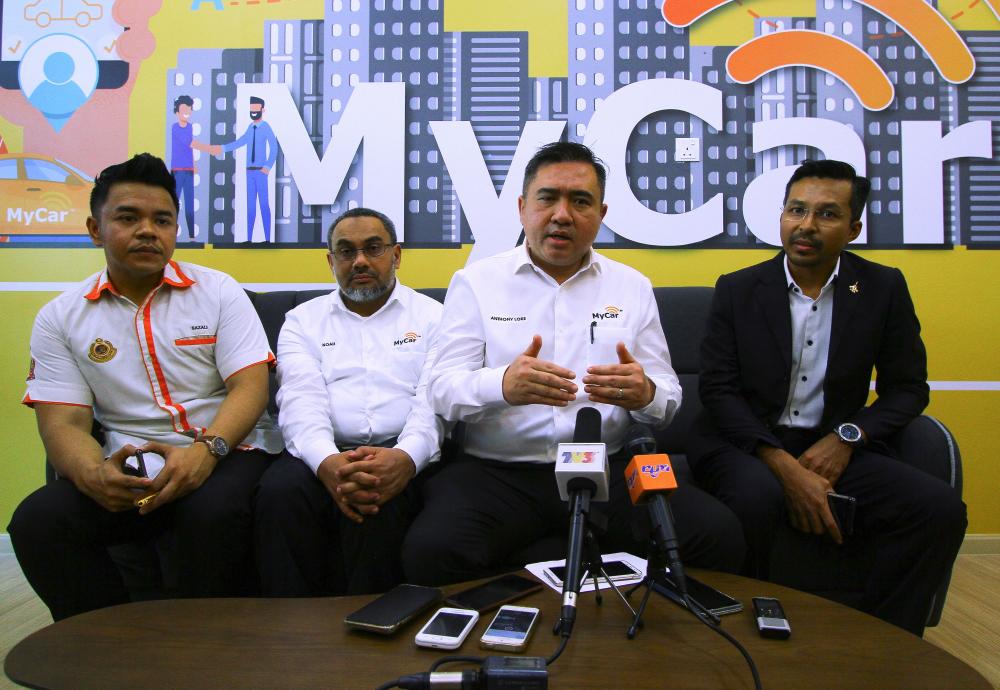 Transport Minister Anthony Loke Siew Fook (2nd from R) at a press conference after officiating the launch of the Negeri Sembilan MyCar Office today. - Bernama