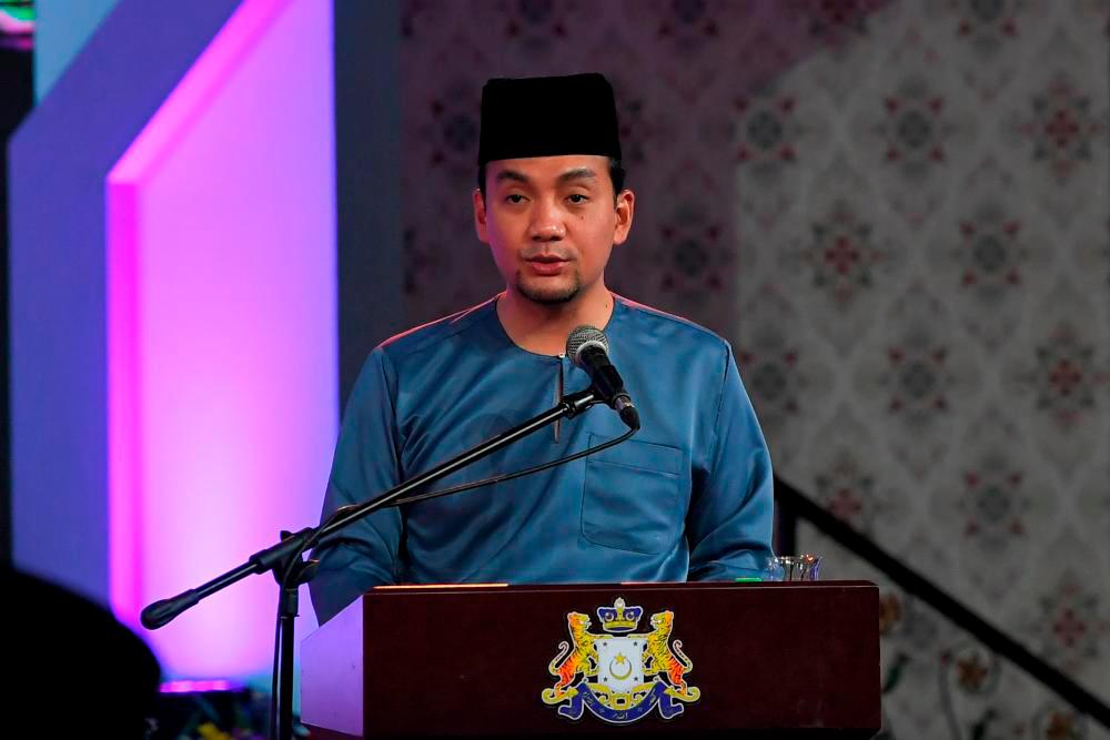 Johor Menteri Besar Datuk Onn Hafiz Ghazi spoke at the Opening Ceremony of the National Level Al-Quran Recitation and Memorization (MTHQK) at the Iskandar Islamic Center Great Hall yesterday. BERNAMAPIX