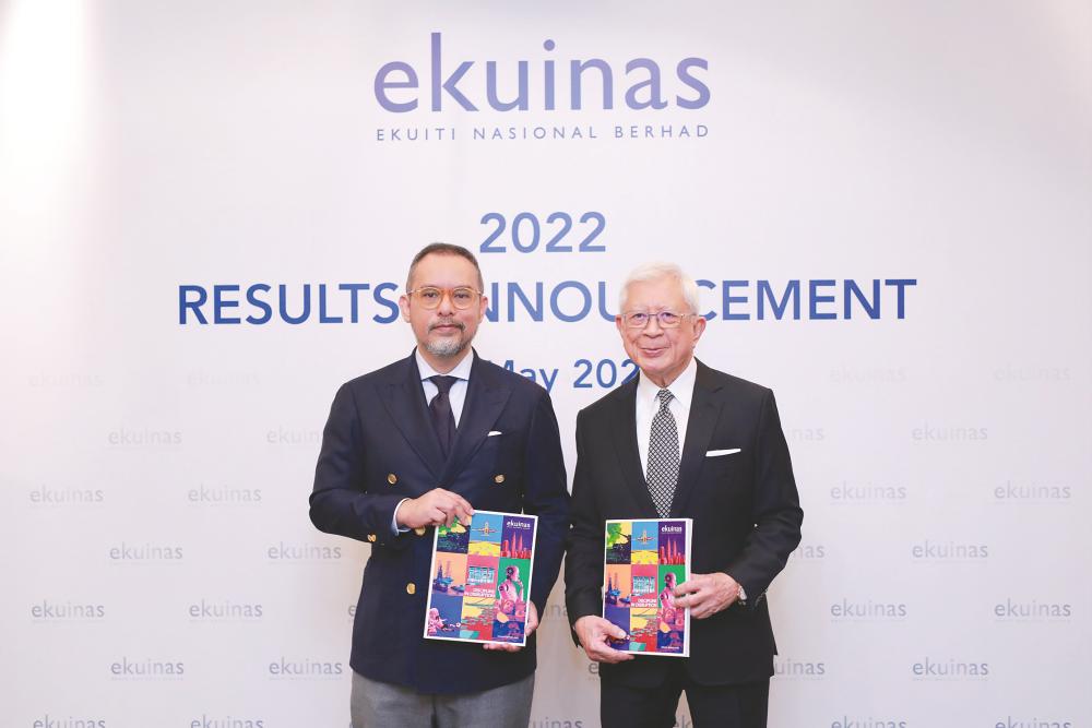 Syed Yasir Arafat (left) and Arshad displaying Ekuinas’ FY22 annual report.