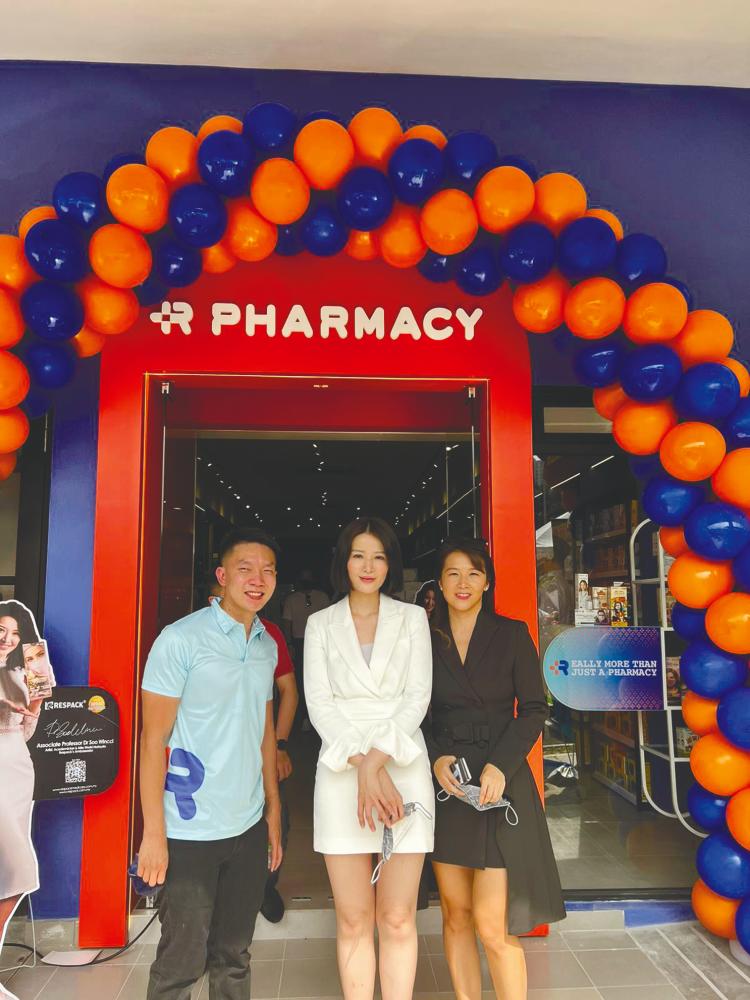 From left: Toh, singer-actress Dr Soo Wincci, and Respack Group executive director SR Ang at the opening of R Pharmacy in Bukit Jalil.