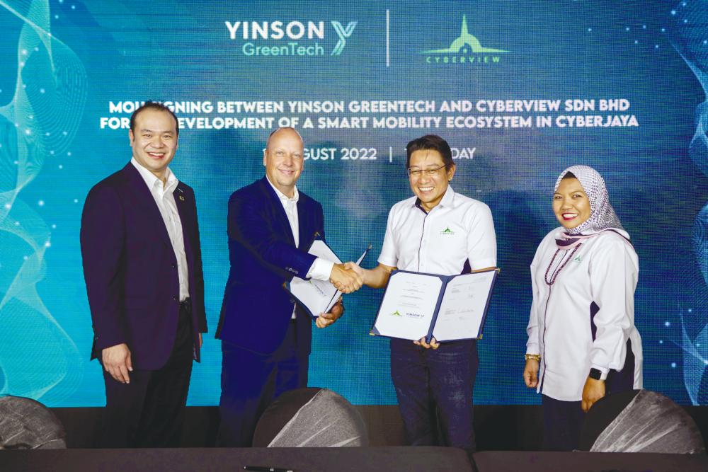 From left: Yinson group CEO Lim Chern Yuan, Barclay, Mohd Najib and Cyberview division head of technology hub development Siti Shafinaz Md Salim at the signing ceremony.