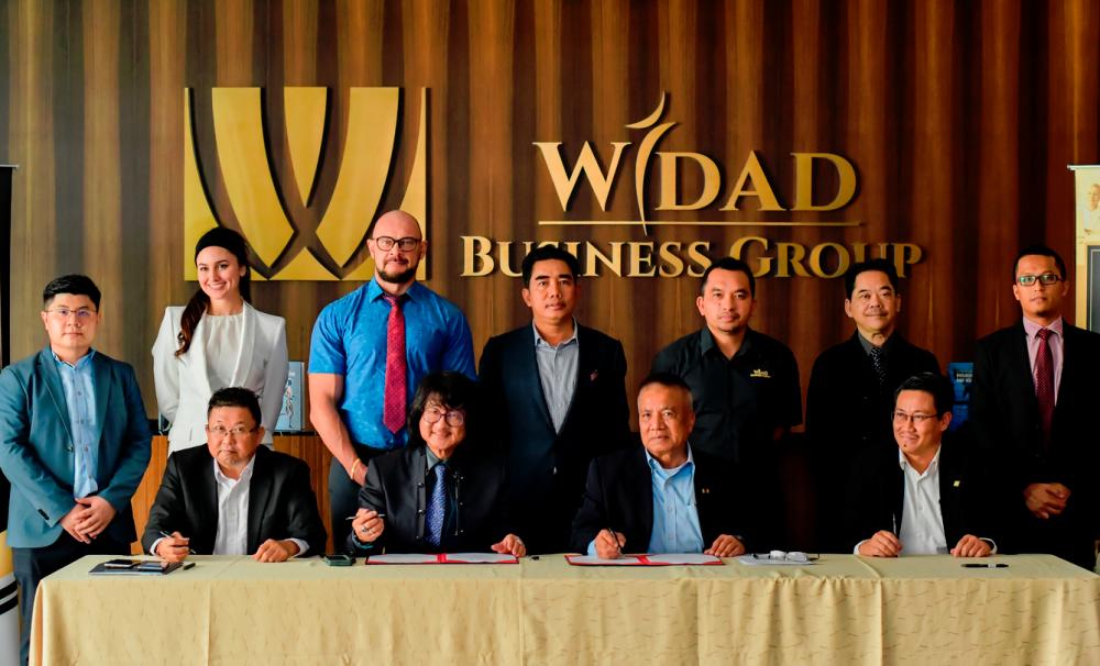 Seated from left: Director of European Wellness Leisure Datuk Collin Chai, European Wellness Group chairman Prof Datuk Seri Dr Mike Chan, Nasir and Widad Education COO Mohd Faroq Ibrahim at the MoU signing ceremony. Witnessing the event are Muhammad Ikmal (standing center) and Widad Group managing director Datuk Dr Mohd Rizal Mohd Jaafar (standing third from right).