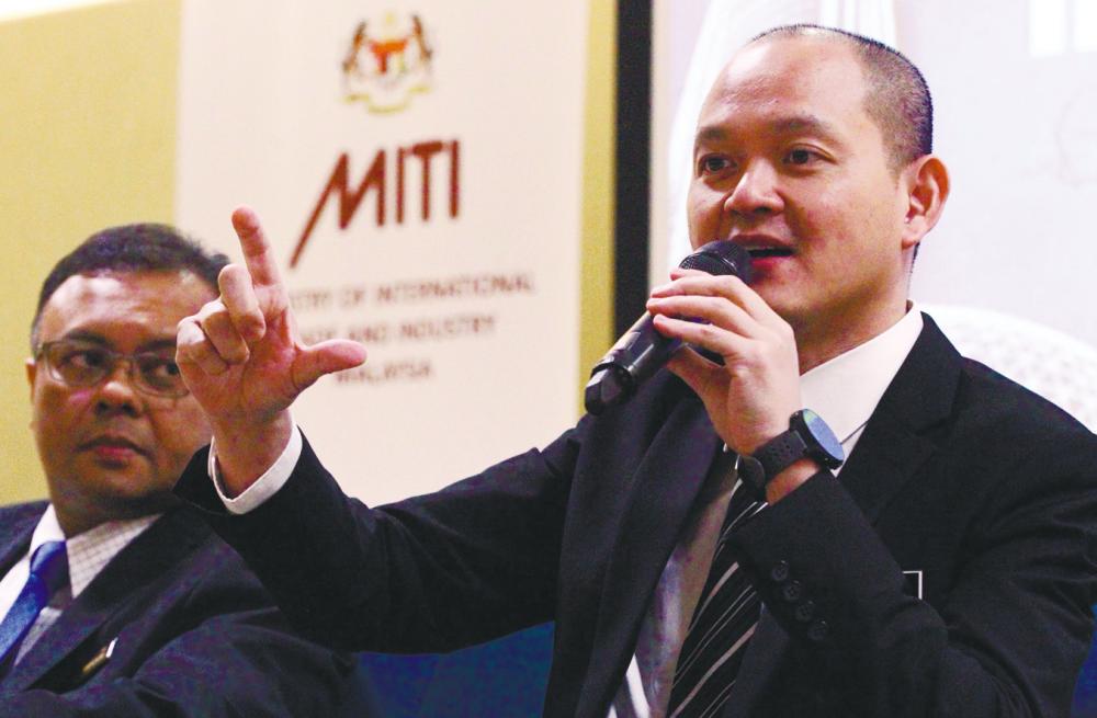 Ong (right) and Miti secretary-general Datuk Isham Ishak at the media conference.