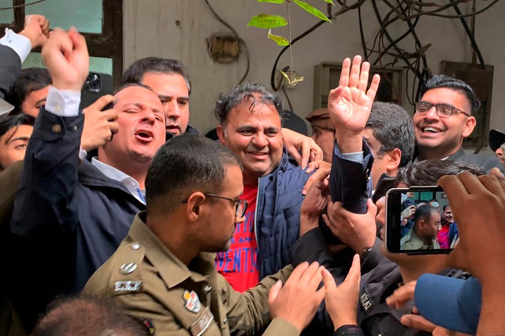 Police officials escort the arrested leader of opposition Pakistan Tehreek-e-Insaf (PTI) party, Fawad Chaudhry (C) to present him before a court in Lahore on January 25, 2023/AFPPix