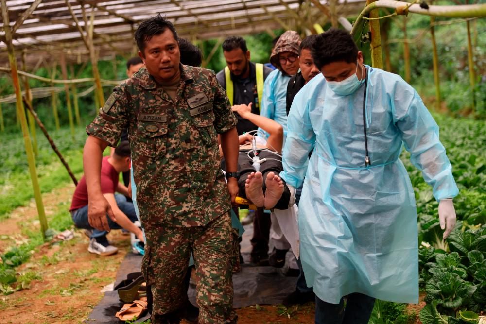 CAMERON HIGHLAND, Oct 26 -- The first victim of five medical personnel, including a doctor who was injured, was taken out of the scene after the helicopter they were on crashed during an emergency landing in the Brinchang area yesterday. BERNAMAPIX