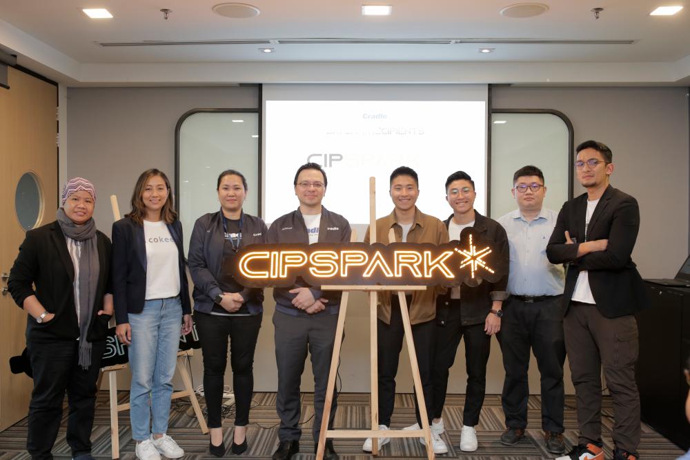 Five startup founders (CIP Spark recipients) with their respective team at the engagement session for CIP Spark &amp; CIP Sprint batch 1. Also present were Juliana (standing third from left) and Cradle acting group CEO Norman Mathieu Vanhaecke (standing fourth from left).