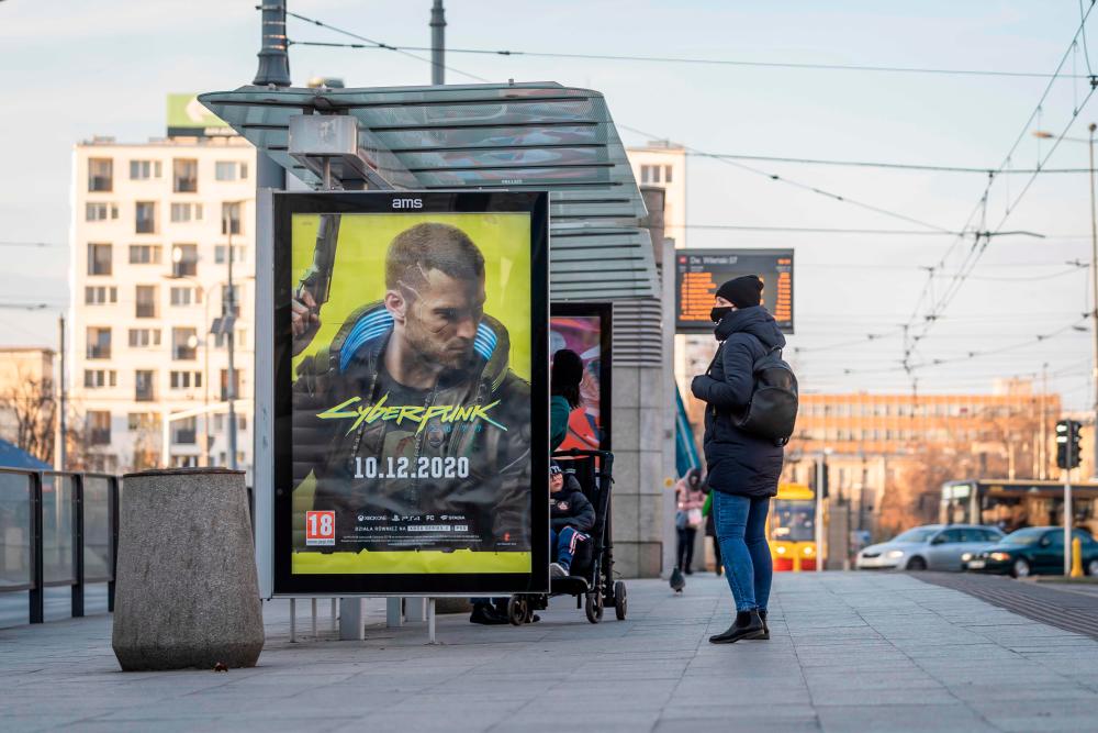 $!An advertisment of Cyberpunk 2077 game is seen on December 4, 20202 before the expected release of Cyberpunk 2077 game, in Warsaw, Poland. AFP / Wojtek RADWANSKI