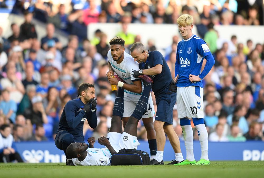 Soccer Football - Premier League - Everton v Chelsea - Goodison Park, Liverpool, Britain - August 6, 2022 Chelsea's Kalidou Koulibaly is helped by Reece James and the medical staff as Everton's Anthony Gordon looks on. REUTERSPIX