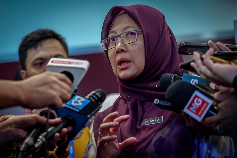 Health Minister Dr Zaliha Mustafa is speaking to reporters after officiating the pre Conference of Parties (COP) meeting, pre-Meeting of Parties (MOP) to Eliminate Illicit Trade in Tobacco Product and Electronic Smoking Device (ESD) Workshop on Sept 18 2023.   - fotoBERNAMA