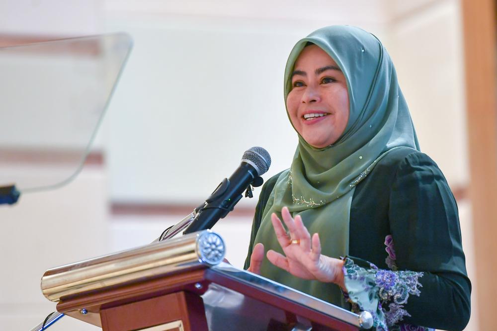 PUTRAJAYA, 22 Sept -- Minister of Higher Education, Datuk Seri Dr Noraini Ahmad delivered a speech at the Engagement Program with Foreign Women Ambassadors in Malaysia today. BERNAMAPIX