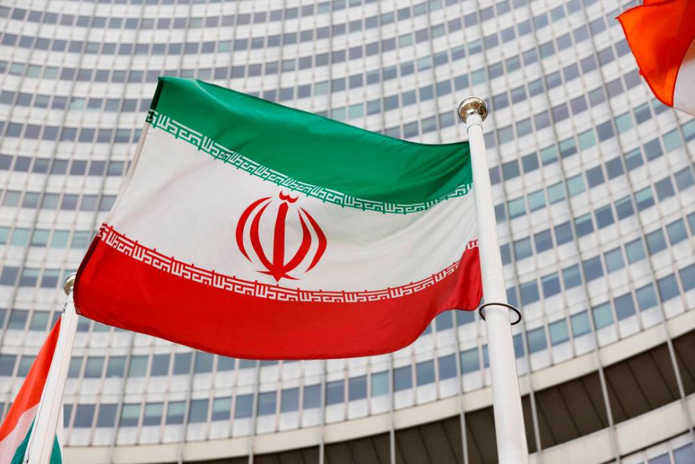The Iranian flag waves in front of the International Atomic Energy Agency (IAEA) headquarters. REUTERSPIX