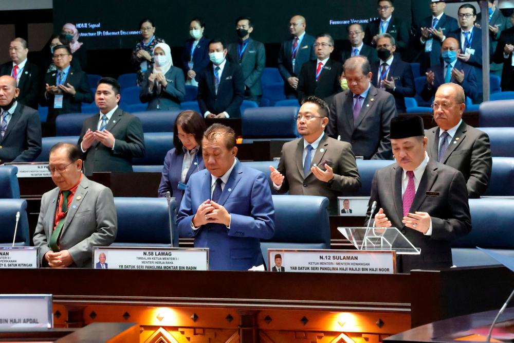 KOTA KINABALU, Nov 25 -- Sabah Chief Minister Datuk Hajiji Noor together with Deputy Chief Minister Datuk Bung Moktar Radin and members of the State Legislative Assembly put their hands together in prayer before the start of the Sabah State Legislative Assembly (DUN) Conference at the Teluk Likas State Assembly Building today. BERNAMAPIX