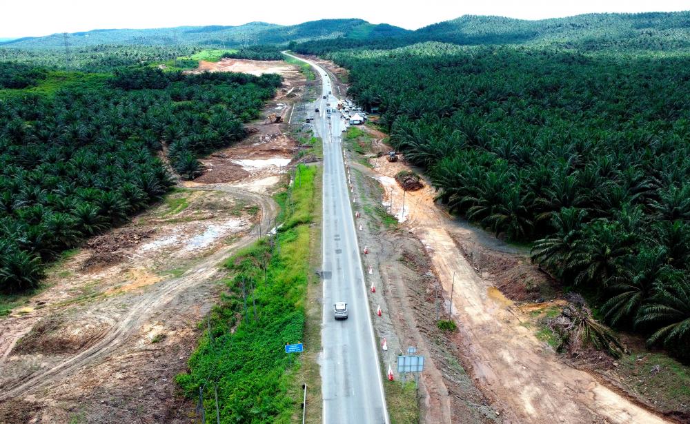 SANDAKAN, 21 April --The condition of the Pan Borneo Highway in Sapi Nangoh. BERNAMAPIX