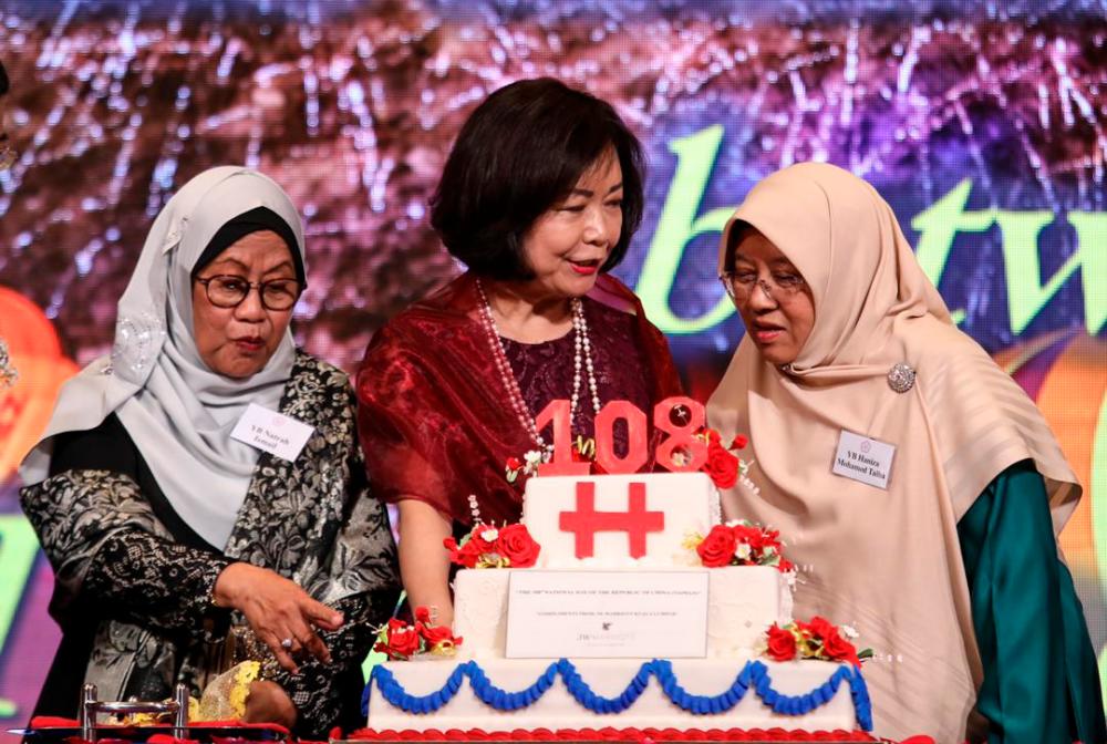 From left: Sekijang MP Natrah Ismail, Taipei Economic and Cultural Office in Malaysia Representative Anne Hung and Taman Medan Assemblyman Haniza Talha, at the 108th National Day of Taiwan here, on Oct 9, 2019. — Sunpix