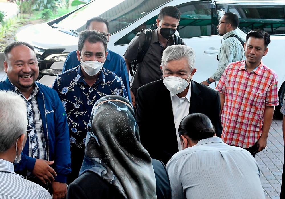 SHAH ALAM, May 18 - Former Deputy Prime Minister Datuk Seri Dr Ahmad Zahid Hamidi (second, right) appeared at the Shah Alam High Court today, for the trial of a corruption case he faced in relation to the Overseas Visa System (VLN). BERNAMAPIX