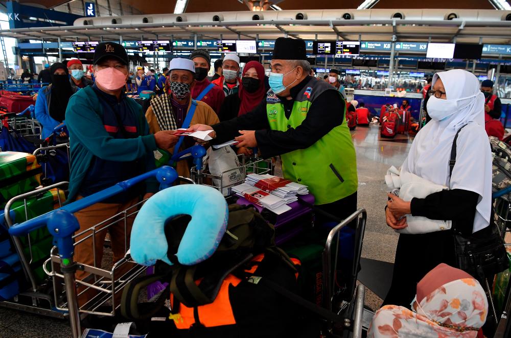 SEPANG, Feb 8 - Some umrah pilgrims arrived at the Kuala Lumpur International Airport (KLIA) to perform umrah starting today after being temporarily postponed since early January. BERNAMApix
